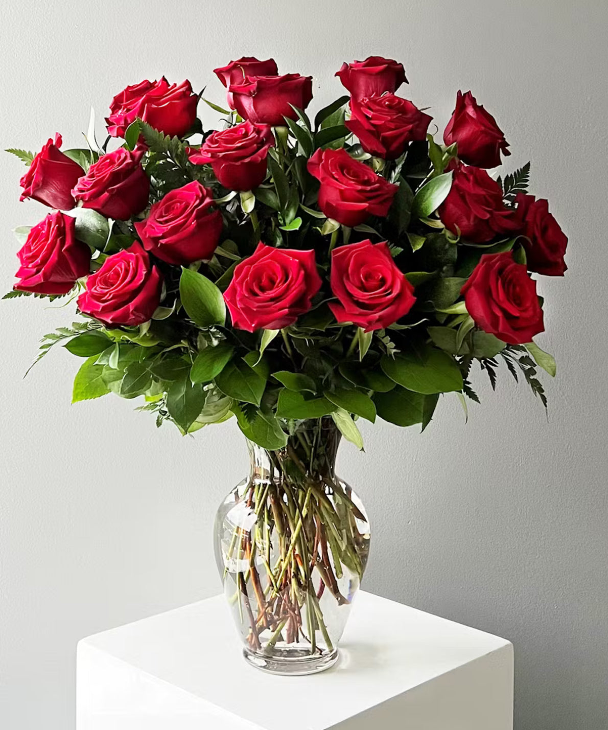 Premium Anniversary Arrangement – Luxury Romantic Flowers